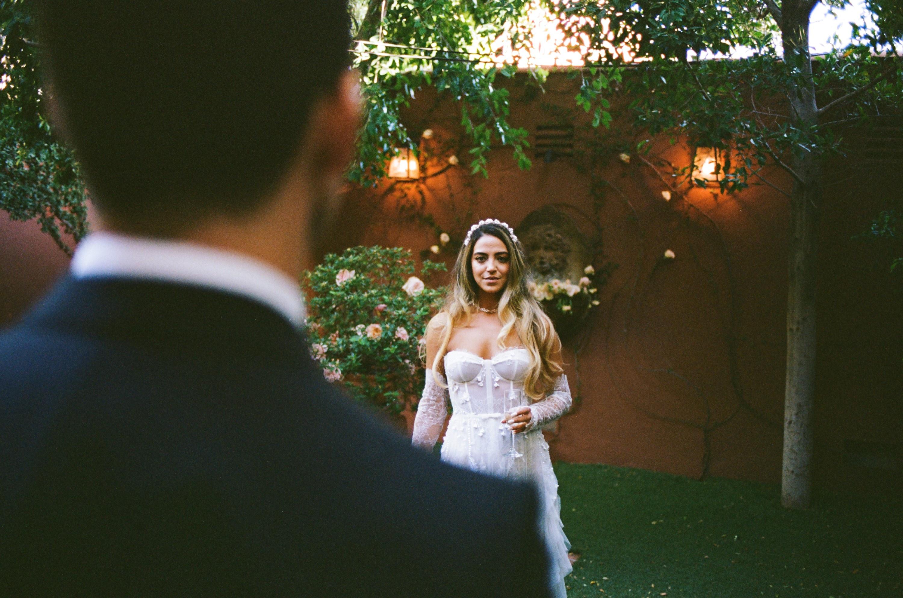 carousel-hero-element image-0